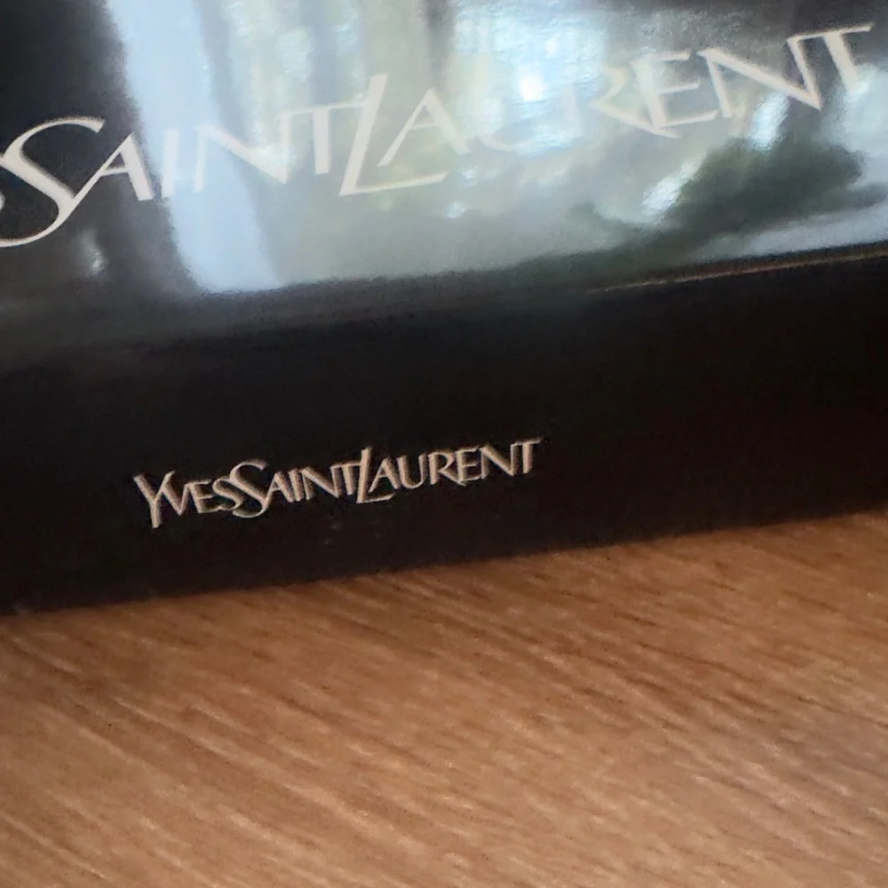 YSL Yves Saint Laurent White Multicolor Towel Set